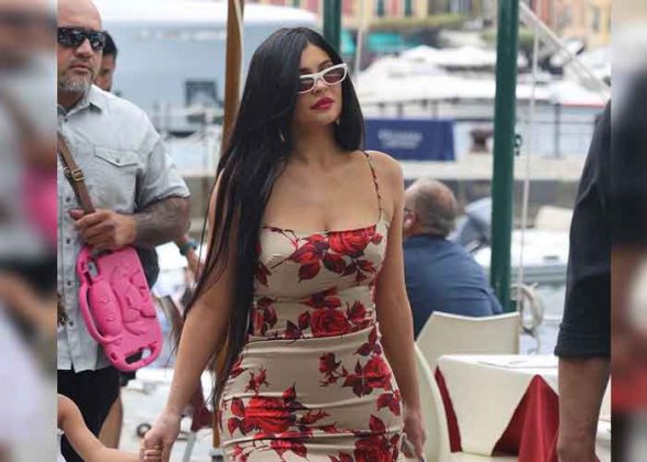 Kylie Jenner Muestra La Nueva Tendencia Un Bikini Desnudo En