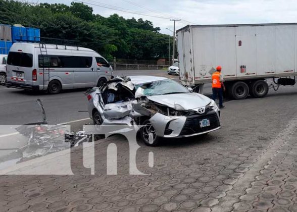 Brutal accidente en carretera Nueva a León deja vehículo reducido a