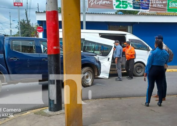 Conductor irrespeta señal de alto y provoca accidente en San Marcos