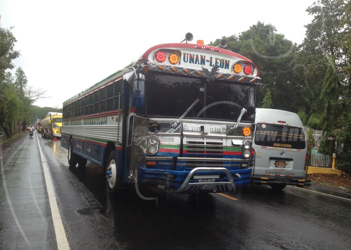 nicaragua, chinandega, accidente de transito, bus, taxi, lesionados, 