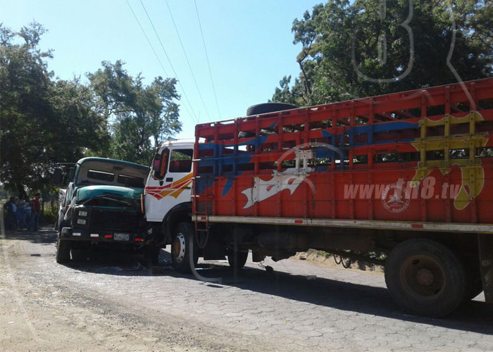 nicaragua, accidente de transito, choque frontal, camiones, tipitapa,