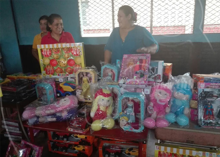nicaragua, entrega de juguetes, managua, ninos, colegios,