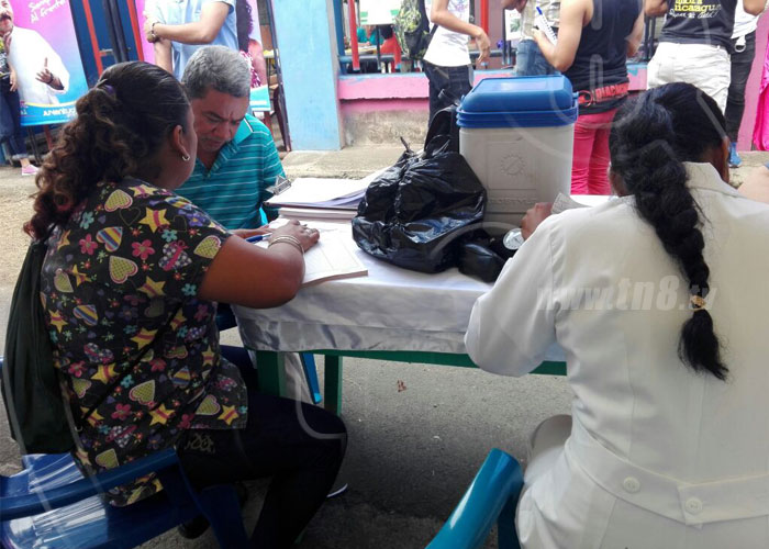 nicaragua, colonia 14 de septiembre, jornada medica, ministerio de salud, dia del amor y la amistad, atencion a pacientes, medicamentos, medicina, salud,
