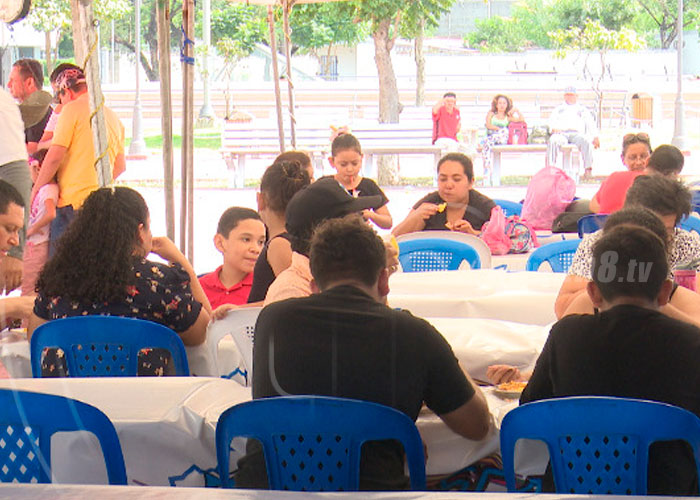 nicaragua, managua, feria de los mariscos, plaza 22 de agosto, ofertas gastronomicas, 