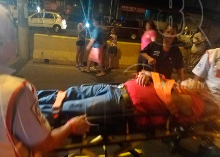 Hombre en estado de ebriedad fue catapultado por dos camionetas en sector del mercado Roberto Huembes, en Managua. 