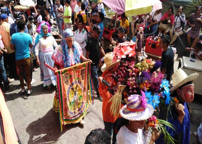nicaragua, masaya, devotos, san lazaro, oficio religioso, semana santa,