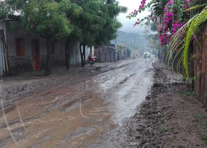 Autoridades municipales de Ocotal visitan las familias que viven en puntos de riesgo ante las lluvias de este 2019