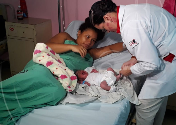 nicaragua, bertha calderon, primeros partos, dia de las madres, sorpresas, serenatas, pacientes embarazadas, trabajadoras,  