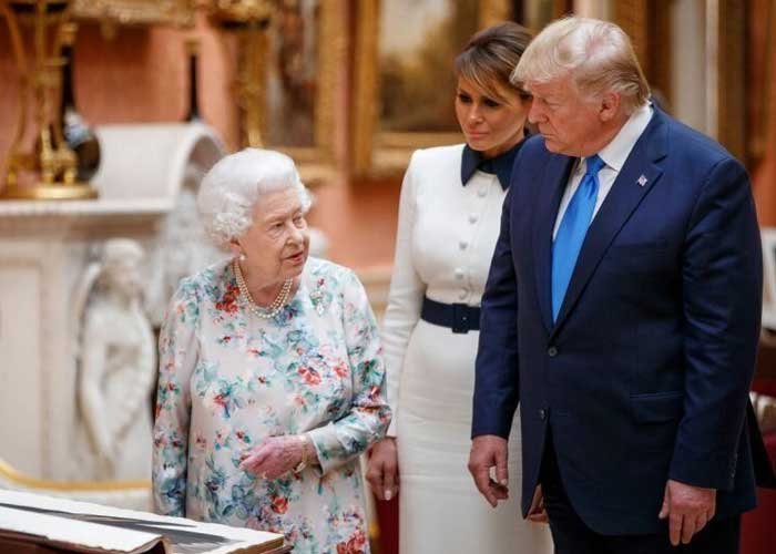 Trump a punto de la demencia en la visita a la Reina Isabel