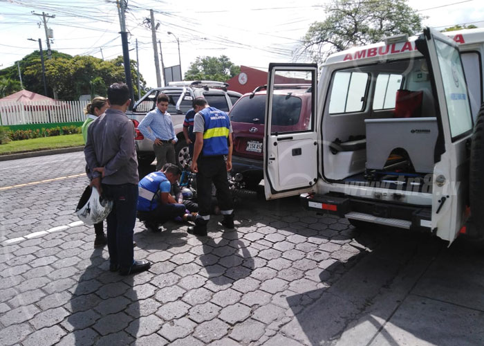 nicaragua, accidente de transito, rotonda plaza espana, motociclista, camioneta,