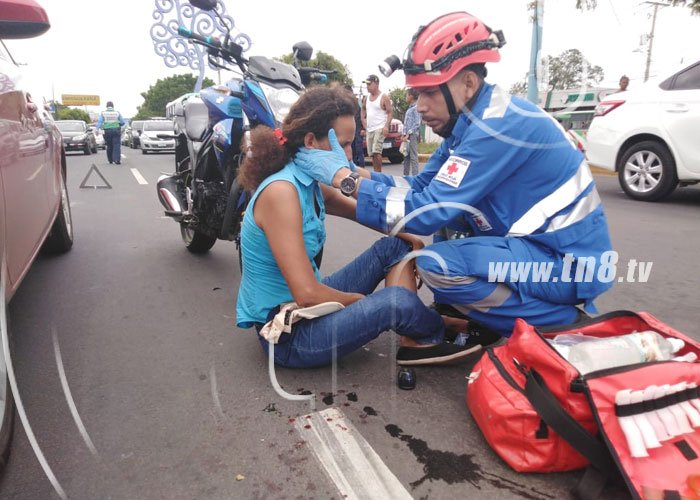 nicaragua, managua, accidente, mujer, lesionada, puente peatonal, motorizado, cruz roja, policia nacional, 
