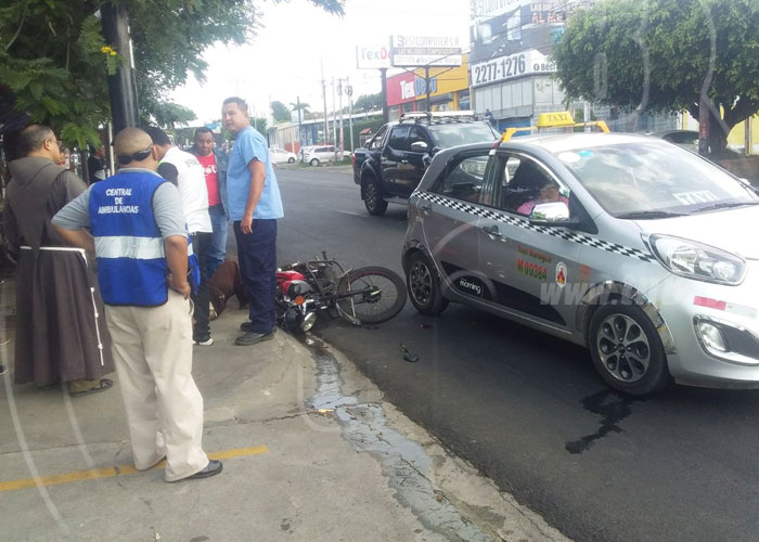 nicaragua, accidente de transito, altamira, taxi, motociclista,