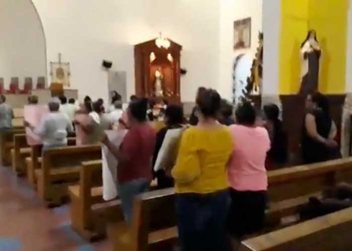 nicaragua, madres de nicaragua, catedral de managua, iglesia catolica, oran en iglesia, paz en nicaragua, 