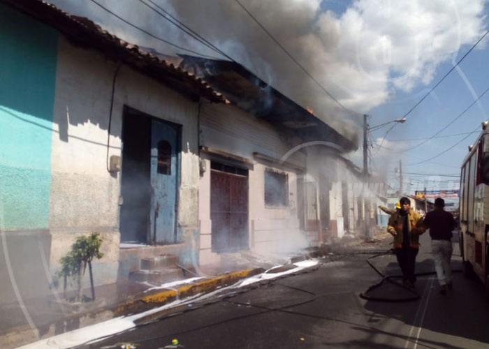 nicaragua, incendio, leon, barrio san felipe, viviendas, bomberos,