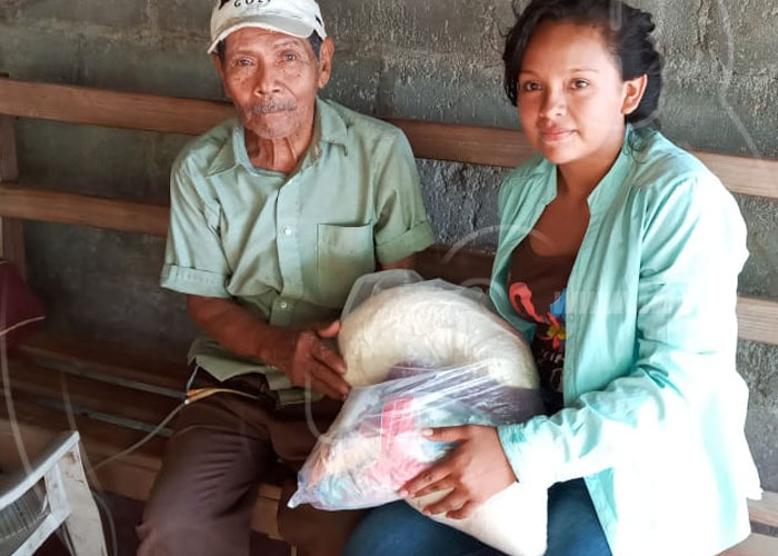 nicaragua, isla de ometepe, paquete alimenticio, entrega, juventud sandinista,
