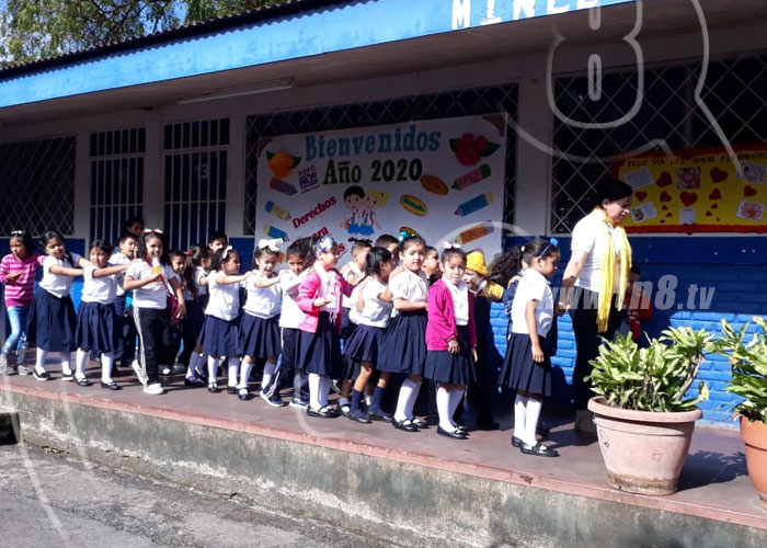 nicaragua, matagalpa, estudiantes, paquetes escolares, gobierno sandinista, 
