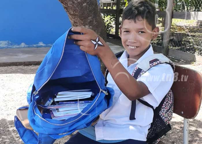 nicaragua, gobierno sandinista, paquetes escolares, familias de nicaragua, escuelas, estudiantes nicaragua, 