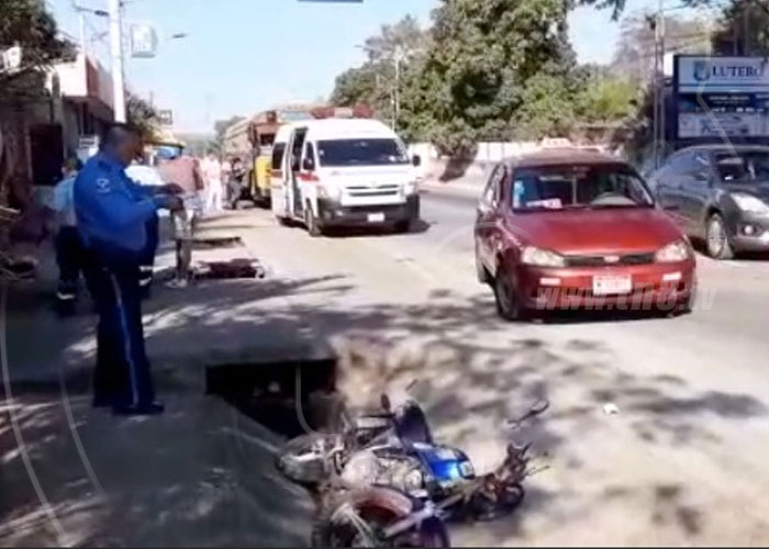 nicaragua, accidente de transito, carretera vieja a leon, moto, taxi,