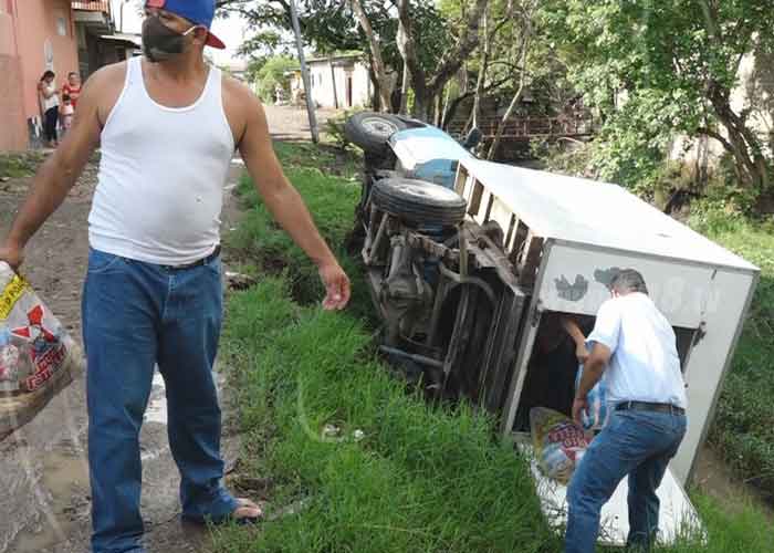 nicaragua, accidente de transito, vuelco, camioneta, esteli,