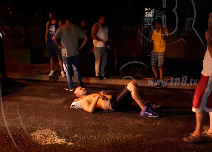 Foto: Hombre tendido en la calle con golpes en la cabeza/TN8