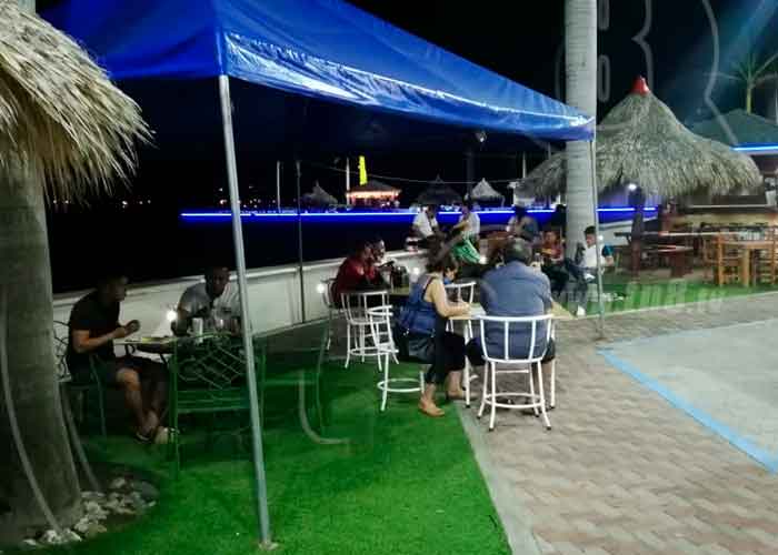 Foto: Personas visitan restaurante Don Carmelito para degustar de bebidas y platilos/TN8