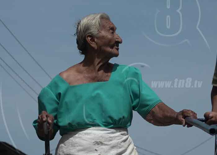 nicaragua, leon, venta de perrereque, anciana, 90 anos, 