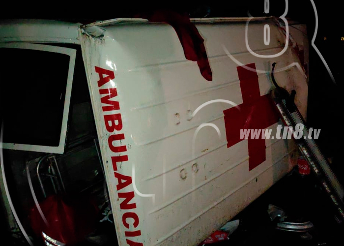 Foto: Conductor de ambulancia pierde el control y se vuelca en Chontales/TN8