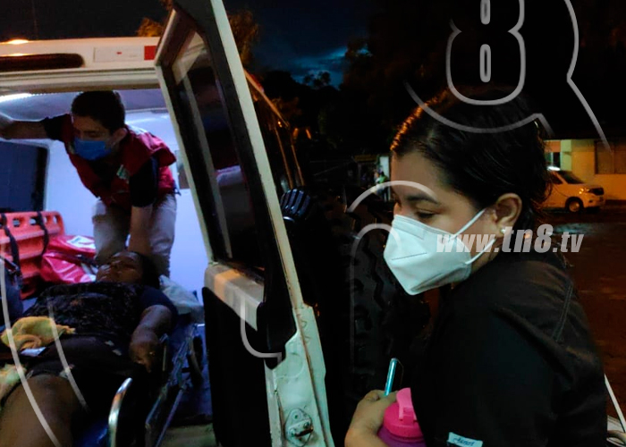 Foto: Conductor de ambulancia pierde el control y se vuelca en Chontales/TN8