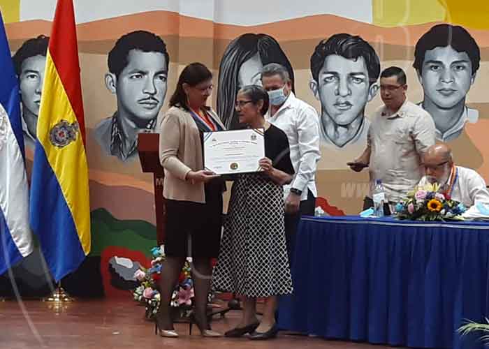 nicaragua, unan managua, miguel de castilla, distincion honoris causa, alina giuston, profesora emerita, 
