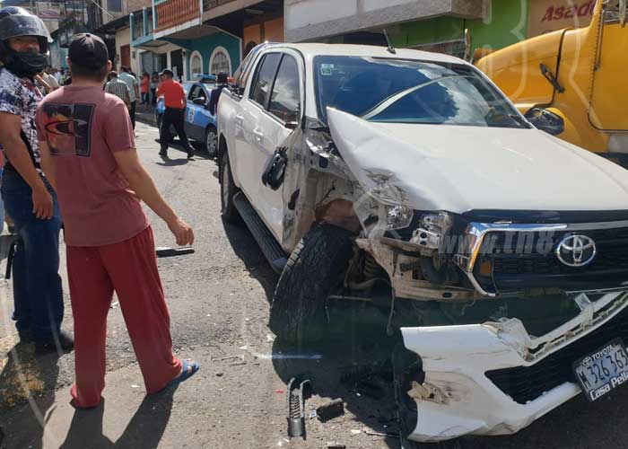 nicaragua, accidente de transito, matagalpa, colision multiple, camioneta,