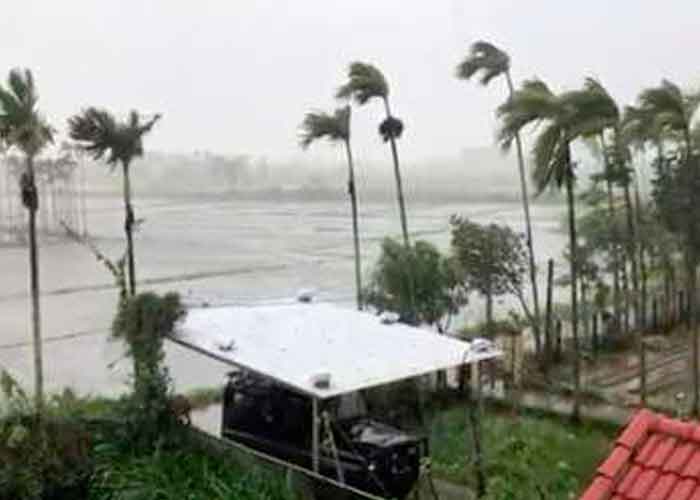 Foto: Tormenta tropical toca tierras Filipinas con fuertes vientos / RT