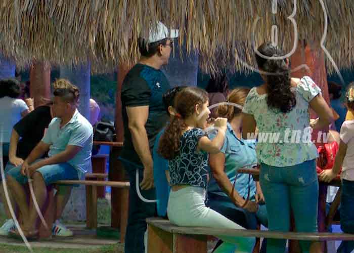 Foto: Familias acuden a divertirse a los diversos espacios recreativos en Managua  / TN8