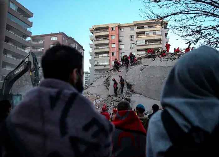Foto: Tras 65 horas bajo escombros del terremoto rescatan a dos menores en Esmirna  / EFE