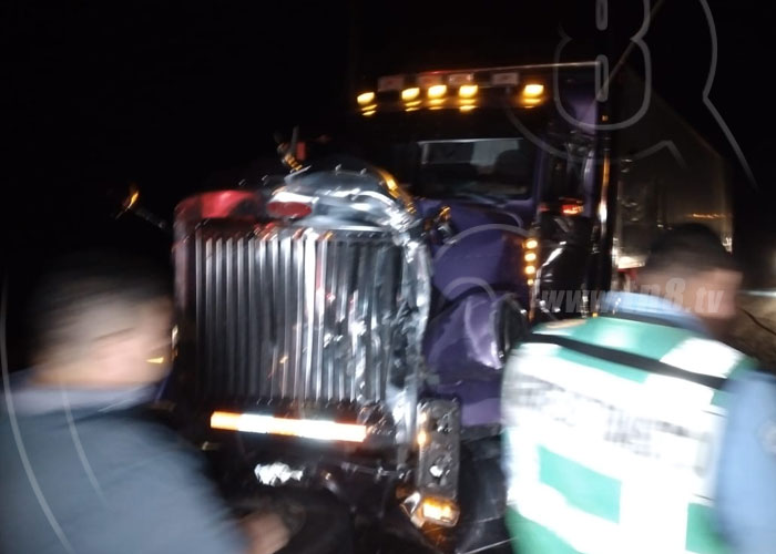 nicaragua, choque, accidente, tipitapa, carretera norte, camion, furgon,