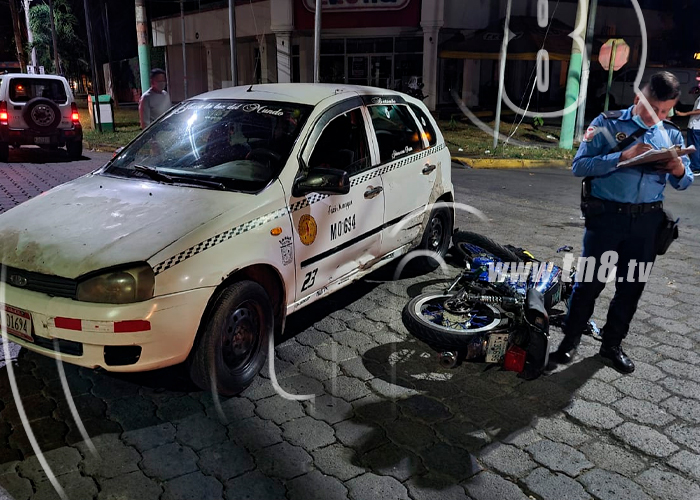 Foto: Managua: Motociclista resulta grave tras impactar contra un taxi/ TN8 