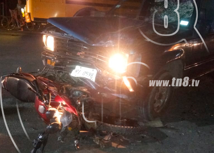 Foto: Motociclista resulta grave al ser impactado por una camioneta en Rivas/ TN8