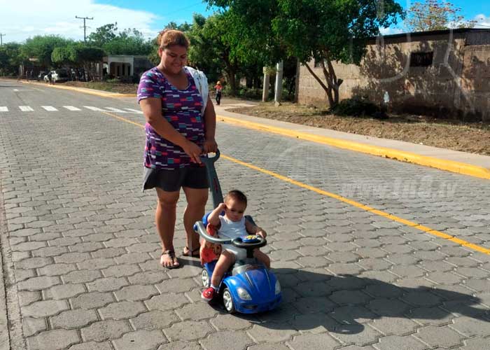 nicaragua, construccion de calles, adoquinado, managua, 