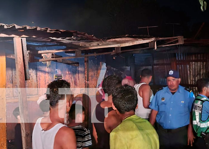 Foto: Incendio reduce a cenizas vivienda del barrio Alfredo Manzanares/ TN8 