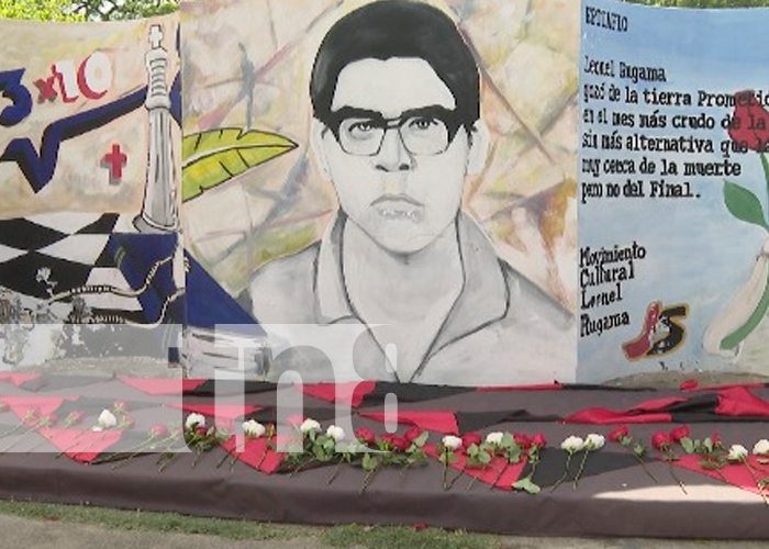 Rinden homenaje por el natalicio del poeta guerrillero Leonel Rugama / FOTO /  TN8 