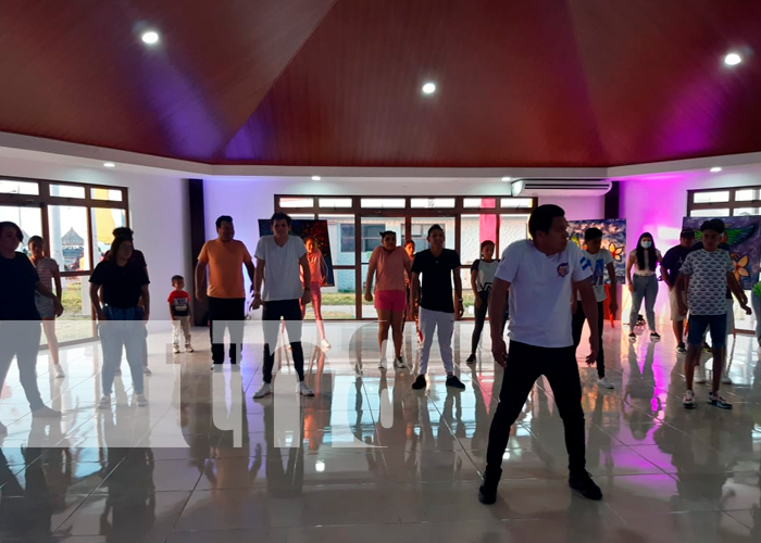 Foto: Inician clases intensivas de salsa en el Puerto Salvador Allende/ TN8 
