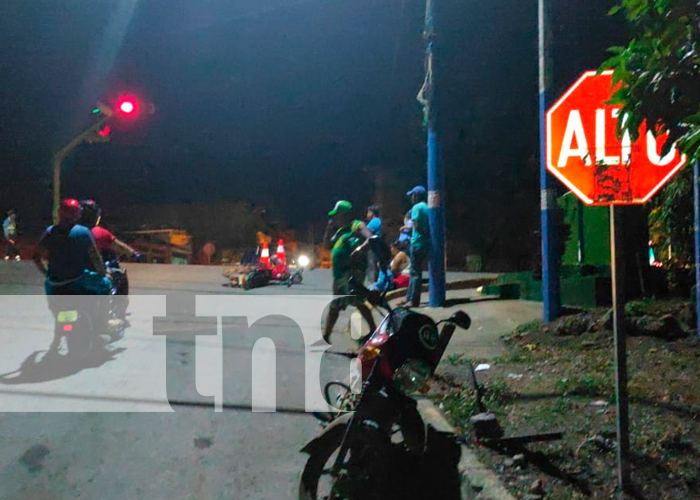Foto: Choque entre dos motocicletas deja dos personas lesionadas/ TN8 