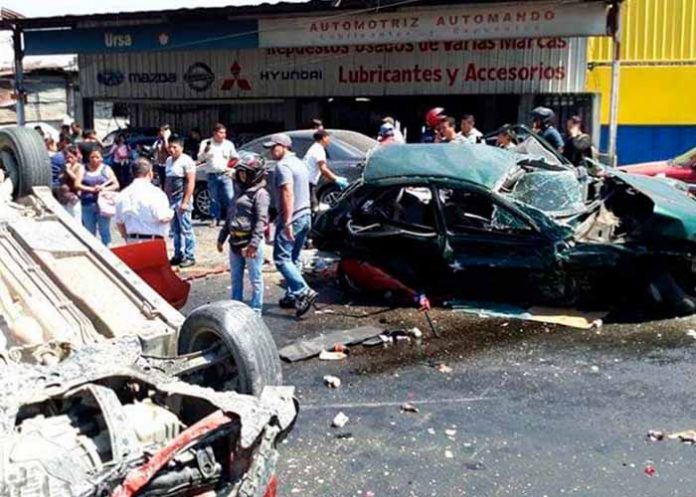 fuerte choque entre vehiculos