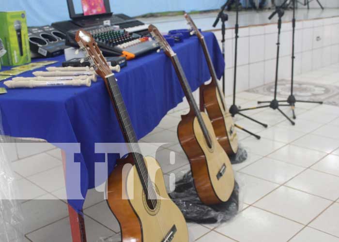 nicaragua, instrumento musical, bluefields, escuela, colegio,