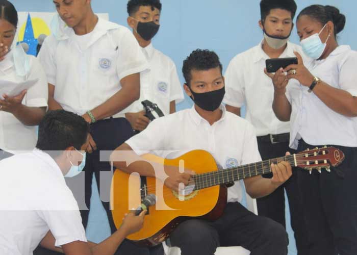 nicaragua, instrumento musical, bluefields, escuela, colegio,