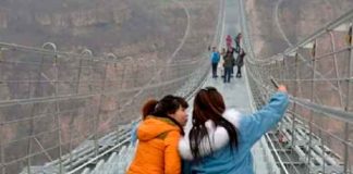 China, puente de vidrio, turista, vientos,