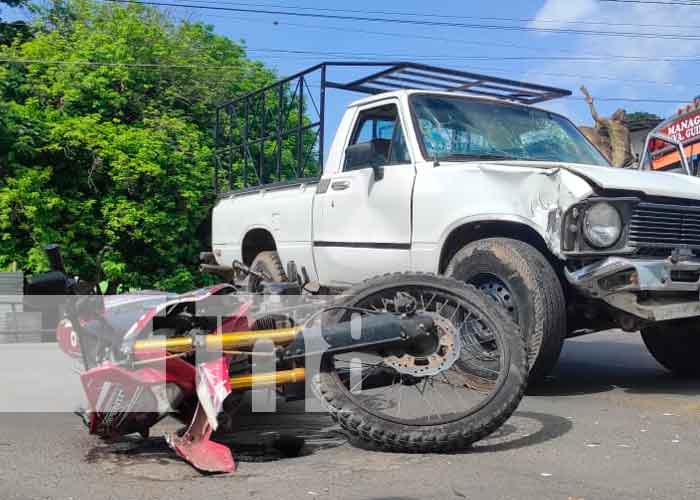 Nicaragua, Juigalpa, persona lesionada, choque entre  moto y camioneta, 