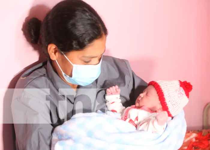 Nicaragua, Managua, hospital, bebe, dia de las madres, 