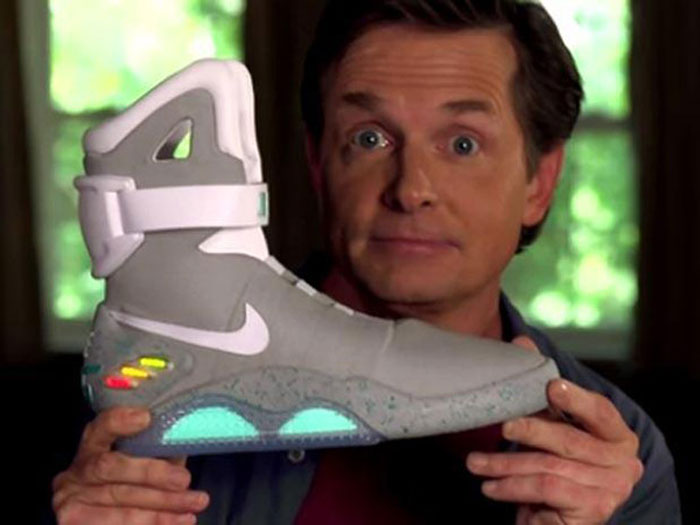 principal maestría árabe Michael J. Fox se probó las zapatillas reales de Volver al Futuro | TN8.tv