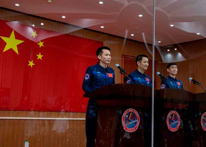 China, astronautas, primera misión espacial tripulada, 