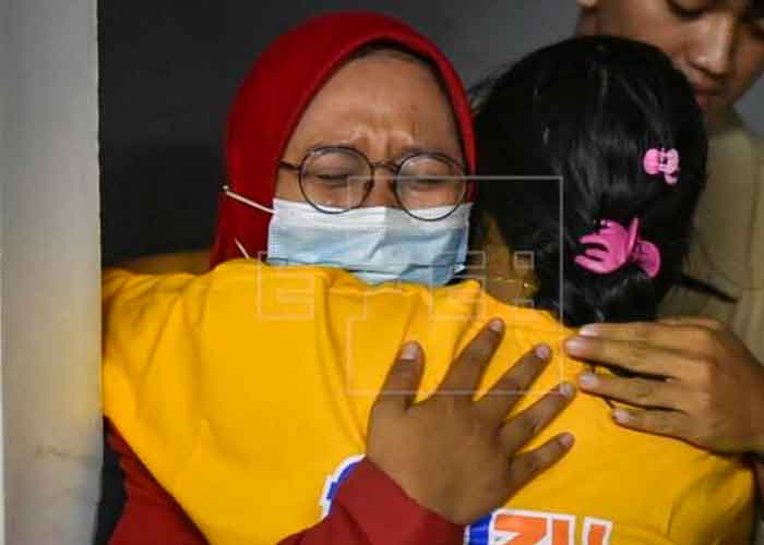 Indonesia, 6 muertos, naufragio, transbordador